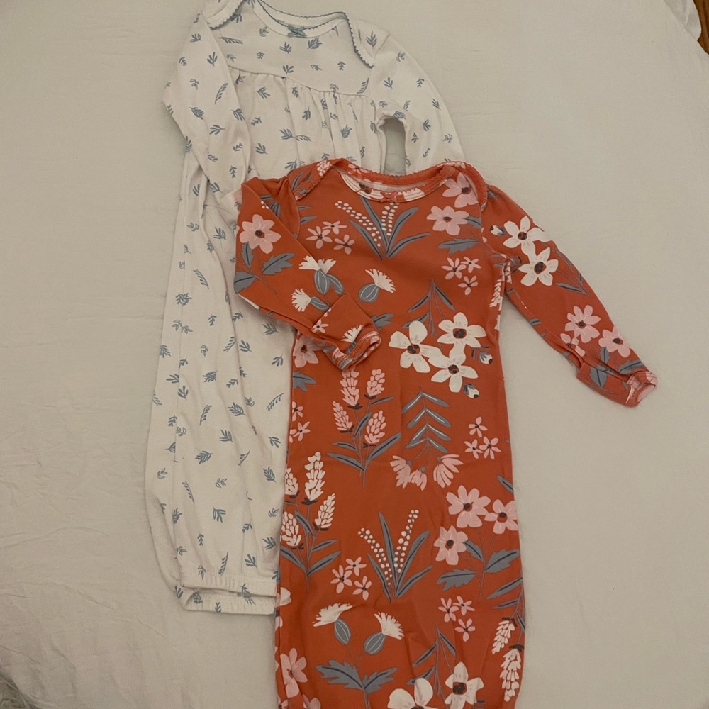 2 pack Carter’s 0-3 month gowns NWOT NEVER WORN